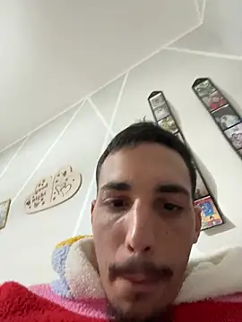 Snapshot of piccolo2002 chatting on April 6, 5:41 am piccolo2002 online show from April 6, 5:41 am