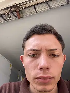 Snapshot of santiObrero chatting on February 12, 3:18 pm santiObrero online show from February 12, 3:18 pm