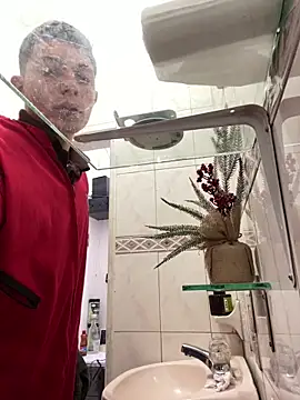 Snapshot of santiObrero chatting on February 20, 3:23 pm santiObrero online show from February 20, 3:23 pm