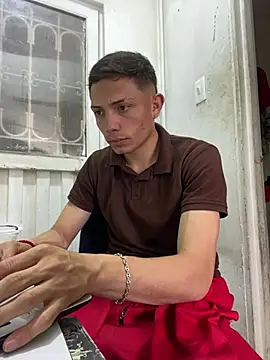 Snapshot of santiObrero chatting on March 2, 7:32 pm santiObrero online show from March 2, 7:32 pm