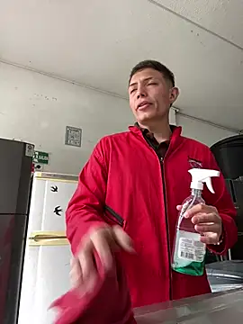 Snapshot of santiObrero chatting on March 5, 4:14 pm santiObrero online show from March 5, 4:14 pm