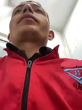 Snapshot of santiObrero chatting on March 9, 8:13 pm santiObrero online show from March 9, 8:13 pm