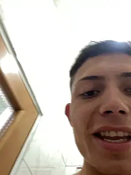 Snapshot of santiObrero chatting on March 11, 3:29 pm santiObrero online show from March 11, 3:29 pm