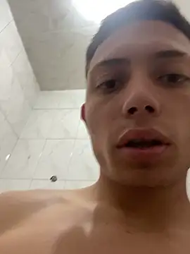 Snapshot of santiObrero chatting on March 12, 8:37 pm santiObrero online show from March 12, 8:37 pm