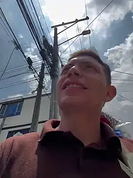 Snapshot of santiObrero chatting on March 16, 4:33 pm santiObrero online show from March 16, 4:33 pm