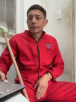 Snapshot of santiObrero chatting on March 18, 5:38 pm santiObrero online show from March 18, 5:38 pm