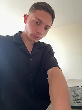 Snapshot of santiObrero chatting on March 19, 9:19 pm santiObrero online show from March 19, 9:19 pm