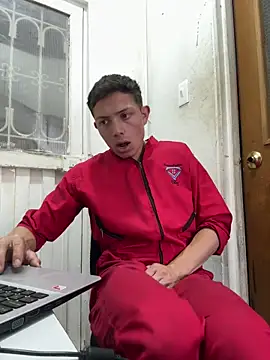 Snapshot of santiObrero chatting on April 1, 8:28 pm santiObrero online show from April 1, 8:28 pm