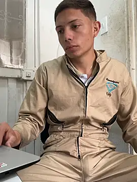 Snapshot of santiObrero chatting on April 6, 3:13 pm santiObrero online show from April 6, 3:13 pm