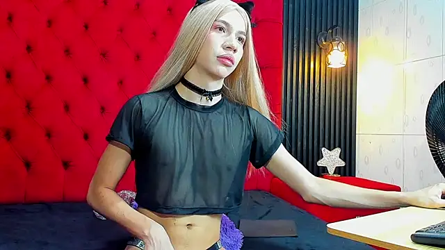 Snapshot of zoe_rei chatting on April 9, 1:16 pm zoe rei online show from April 9, 1:16 pm