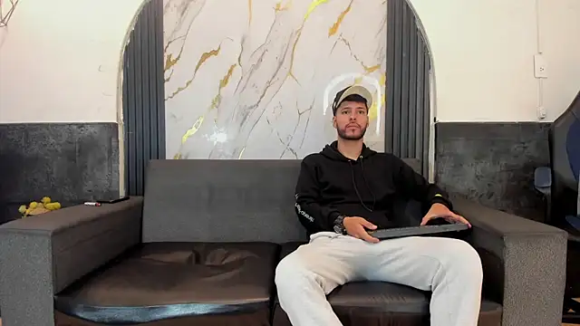 Snapshot of Angel_Villareal chatting on March 21, 5:56 am Angel Villareal online show from March 21, 5:56 am