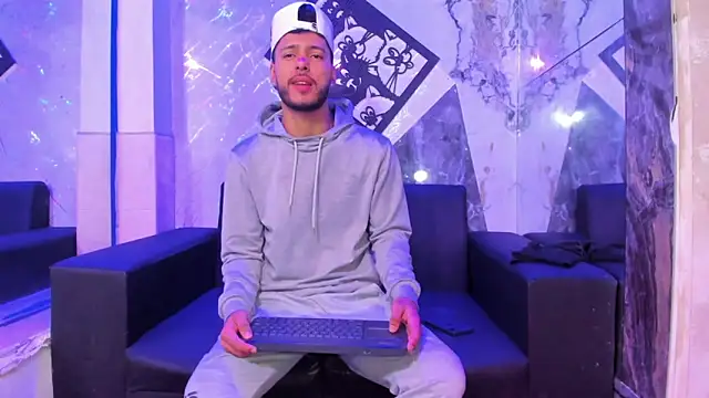 Snapshot of Angel_Villareal chatting on March 31, 11:54 am Angel Villareal online show from March 31, 11:54 am