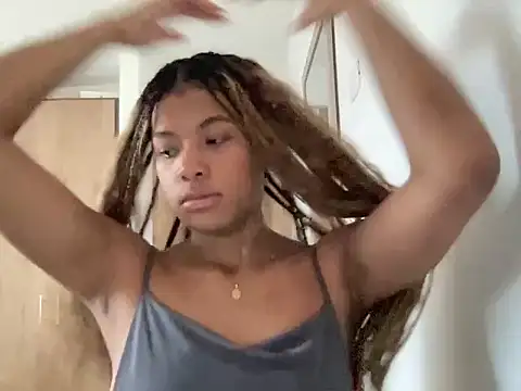 Sofhii online show from February 3, 7:30 pm