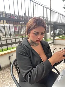 EmilyMoore Pink online show from February 7, 8:23 pm