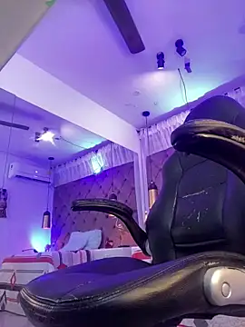 Auri   online show from May 5, 7:33 pm