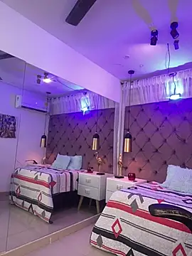 Auri   online show from May 17, 7:32 pm