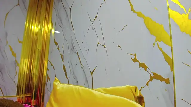 Snapshot of zaira_skinny chatting on February 19, 3:02 am zaira skinny online show from February 19, 3:02 am