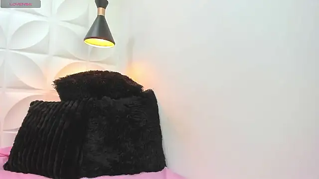 Snapshot of zaira_skinny chatting on March 2, 3:30 am zaira skinny online show from March 2, 3:30 am