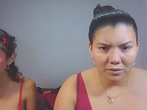 Snapshot of Helena-Paola chatting on February 4, 5:13 am Helena-Paola online show from February 4, 5:13 am