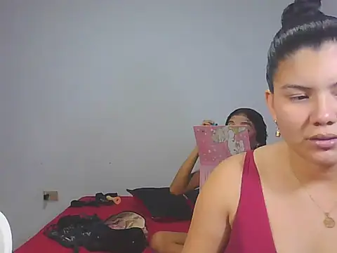 Snapshot of Helena-Paola chatting on February 5, 3:11 am Helena-Paola online show from February 5, 3:11 am