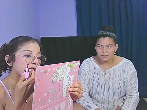 Snapshot of Helena-Paola chatting on February 10, 5:44 am Helena-Paola online show from February 10, 5:44 am