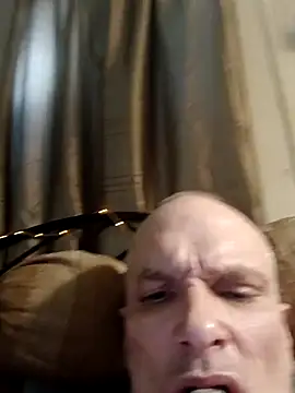 Snapshot of Stroudiowa72 chatting on May 4, 1:40 pm Stroudiowa72 online show from May 4, 1:40 pm