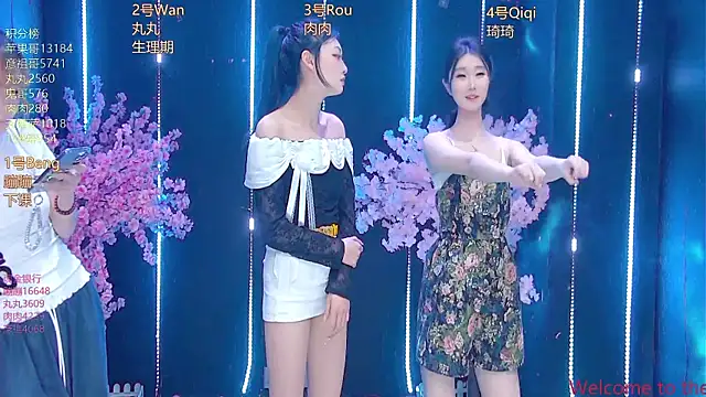 Snapshot of queen--001 chatting on April 4, 3:31 pm queen--001 online show from April 4, 3:31 pm