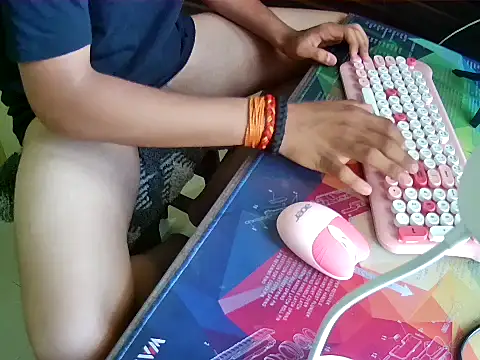 Snapshot of ron_builds chatting on March 12, 6:19 am ron builds online show from March 12, 6:19 am