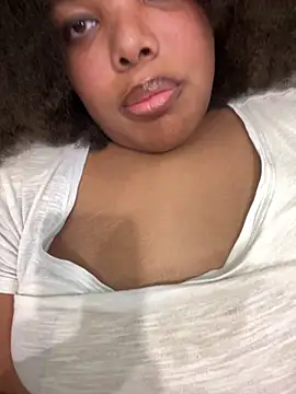 Snapshot of CurlyCutieSweetie chatting on February 9, 11:09 pm CurlyCutieSweetie online show from February 9, 11:09 pm