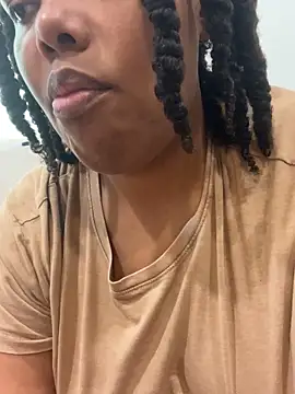 Snapshot of CurlyCutieSweetie chatting on February 12, 9:54 pm CurlyCutieSweetie online show from February 12, 9:54 pm