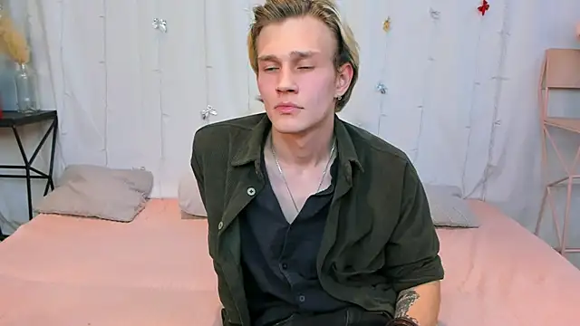 Snapshot of Volan_Starts chatting on January 19, 3:38 pm Volan Starts online show from January 19, 3:38 pm