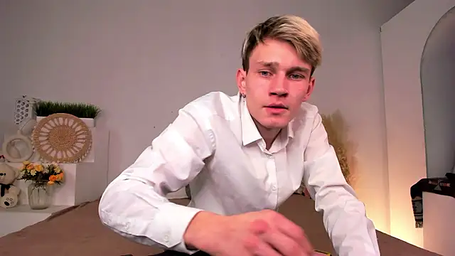 Snapshot of Volan_Starts chatting on February 2, 12:37 pm Volan Starts online show from February 2, 12:37 pm