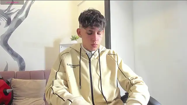 Snapshot of mikebenefleck_01 chatting on February 1, 12:37 pm mikebenefleck 01 online show from February 1, 12:37 pm