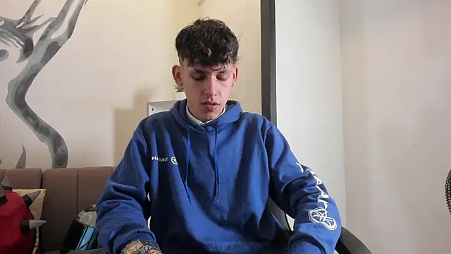 Snapshot of mikebenefleck_01 chatting on February 4, 12:00 pm mikebenefleck 01 online show from February 4, 12:00 pm