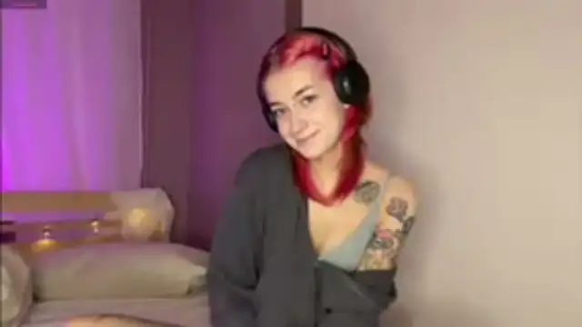 Snapshot of Dina_Cams chatting on February 2, 1:10 pm Dina Cams online show from February 2, 1:10 pm