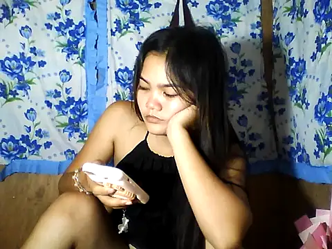 PinaySkinnyJust18 online show from May 5, 11:35 pm