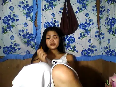 PinaySkinnyJust18 online show from May 13, 3:15 am