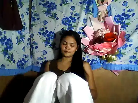 Snapshot of PinaySkinnyJust18 chatting on May 21, 10:22 am PinaySkinnyJust18 online show from May 21, 10:22 am
