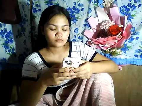 Snapshot of PinaySkinnyJust18 chatting on May 22, 12:44 pm PinaySkinnyJust18 online show from May 22, 12:44 pm