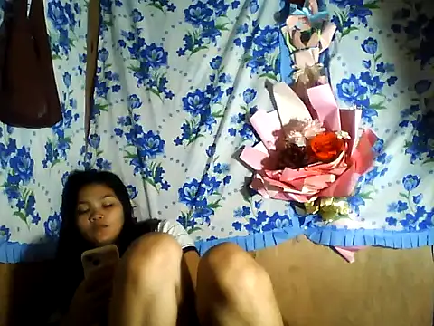 Snapshot of PinaySkinnyJust18 chatting on May 23, 2:06 am PinaySkinnyJust18 online show from May 23, 2:06 am