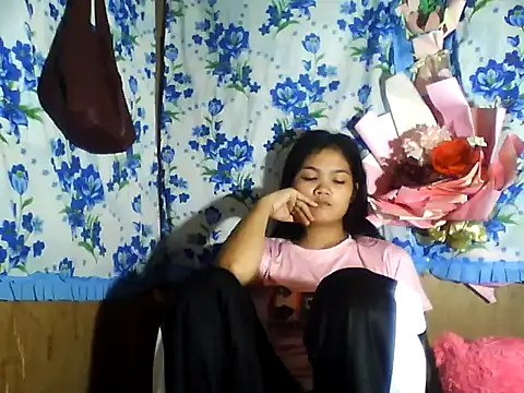 Snapshot of PinaySkinnyJust18 chatting on May 25, 9:54 pm PinaySkinnyJust18 online show from May 25, 9:54 pm