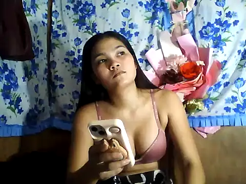 Snapshot of PinaySkinnyJust18 chatting on May 27, 2:08 am PinaySkinnyJust18 online show from May 27, 2:08 am