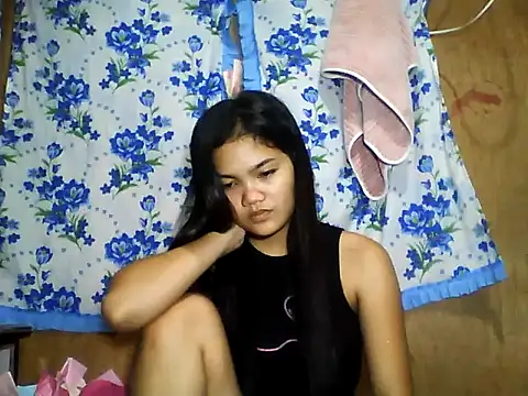 Snapshot of PinaySkinnyJust18 chatting on June 2, 10:23 pm PinaySkinnyJust18 online show from June 2, 10:23 pm