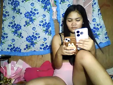 Snapshot of PinaySkinnyJust18 chatting on June 3, 10:29 am PinaySkinnyJust18 online show from June 3, 10:29 am