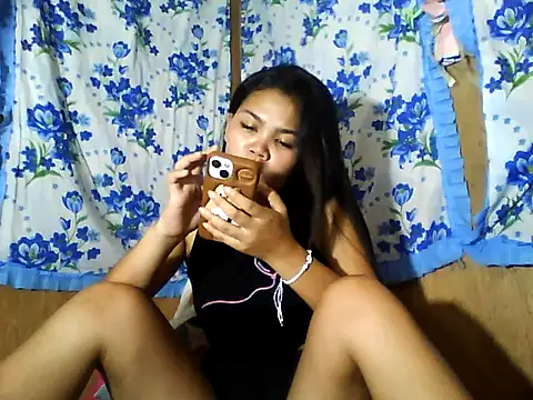 Snapshot of PinaySkinnyJust18 chatting on June 16, 9:45 am PinaySkinnyJust18 online show from June 16, 9:45 am