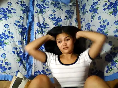 Snapshot of PinaySkinnyJust18 chatting on June 30, 10:33 pm PinaySkinnyJust18 online show from June 30, 10:33 pm