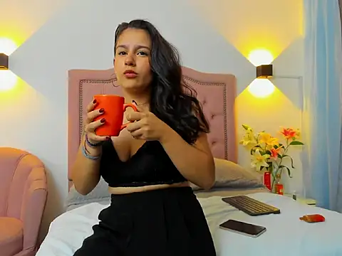 Snapshot of Aurarouse chatting on February 6, 11:46 am Aurarouse online show from February 6, 11:46 am