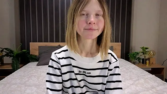 EssieVogel online show from February 2, 5:06 am