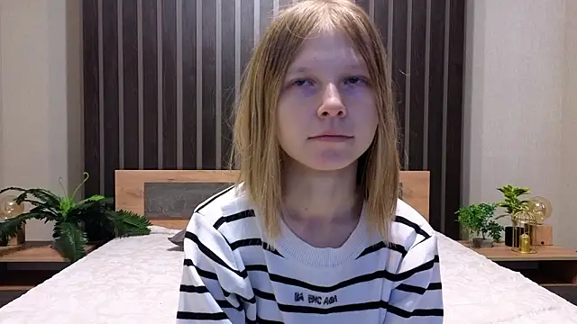 EssieVogel online show from February 3, 10:09 am