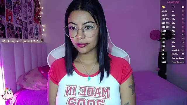 Danna Soffia online show from May 6, 1:14 am